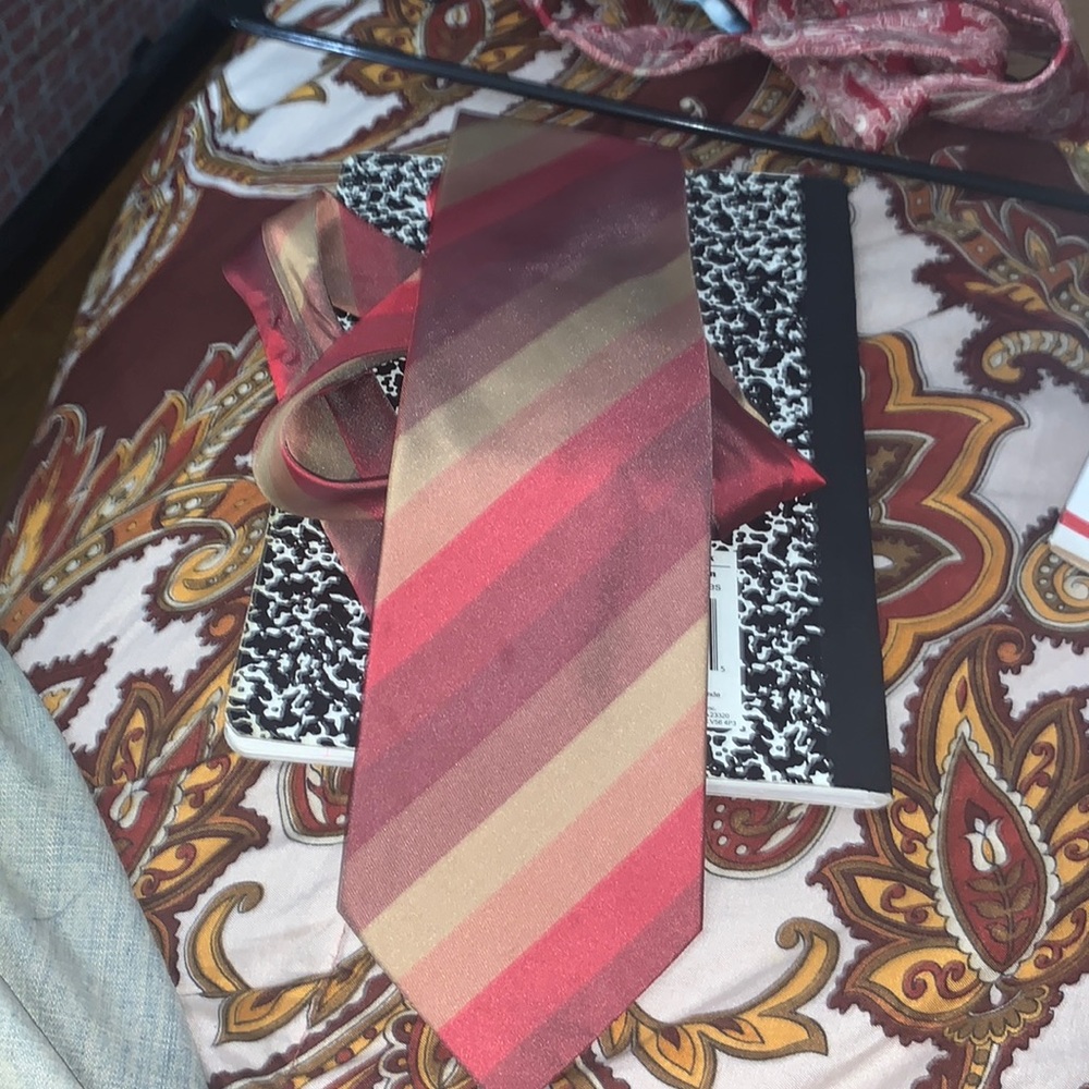 GIORGIO  BISSONI  London new York Rome Tie PREOWNED.